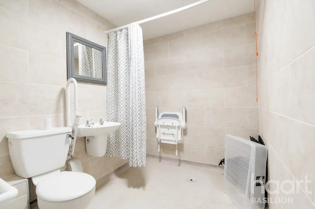 Oakwood Grove, Basildon, SS13, photo 4