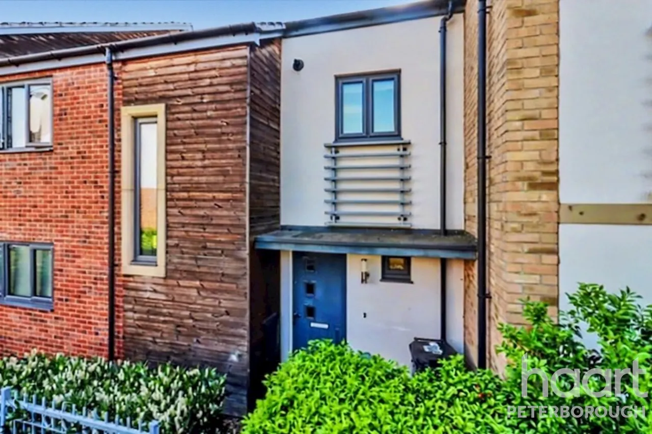 3 bed house for sale, Hawksbill Way, Peterborough, PE2