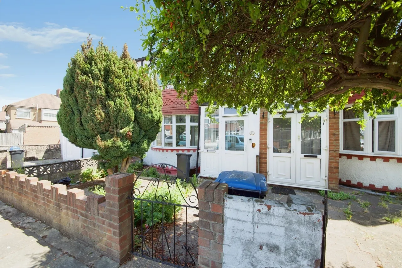 York Road, London, N18, photo 23