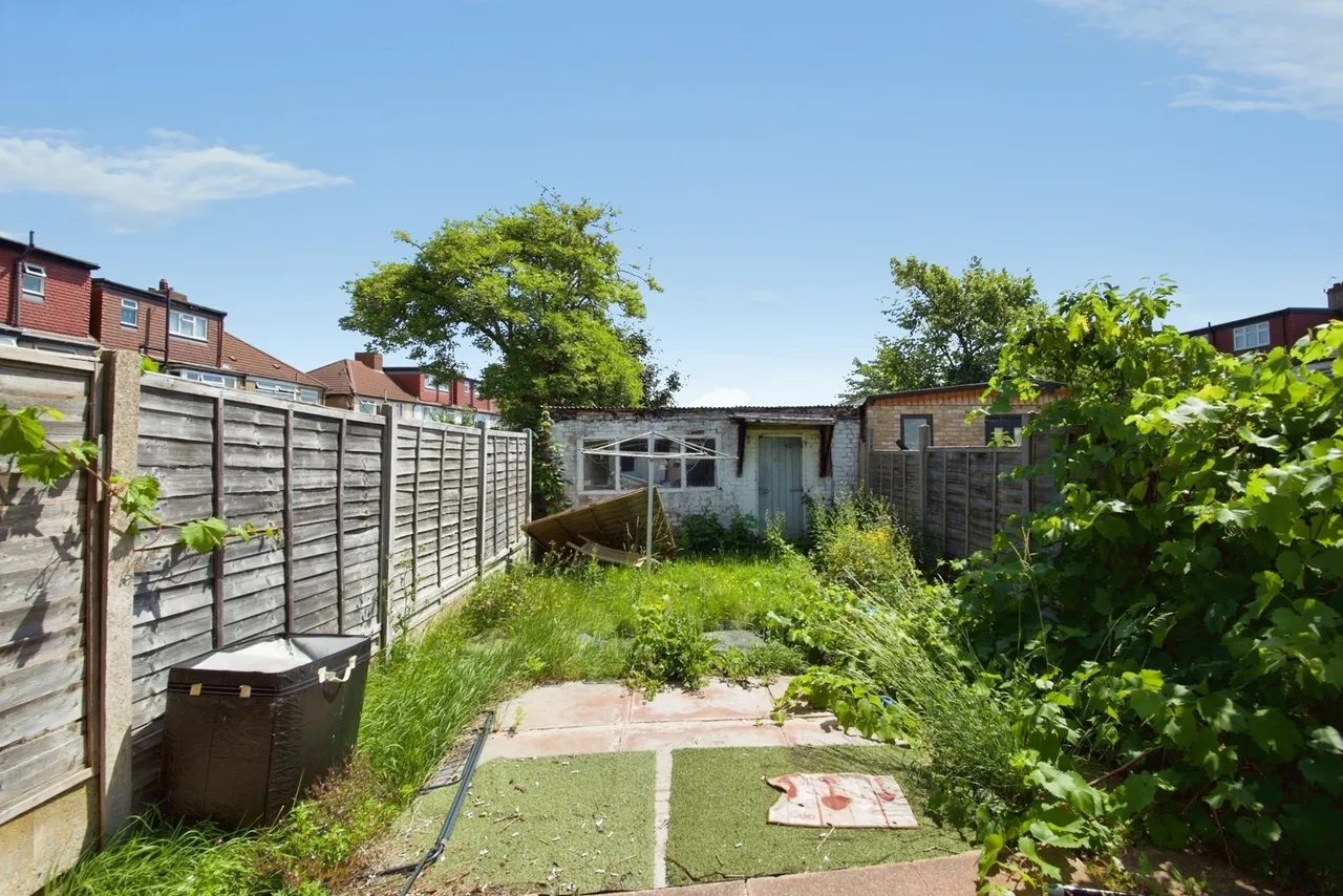 York Road, London, N18, photo 20