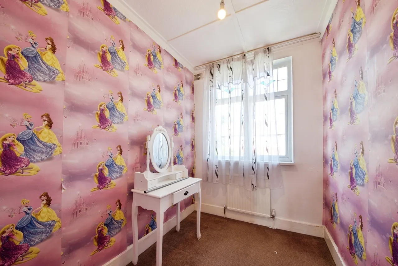 York Road, London, N18, photo 16