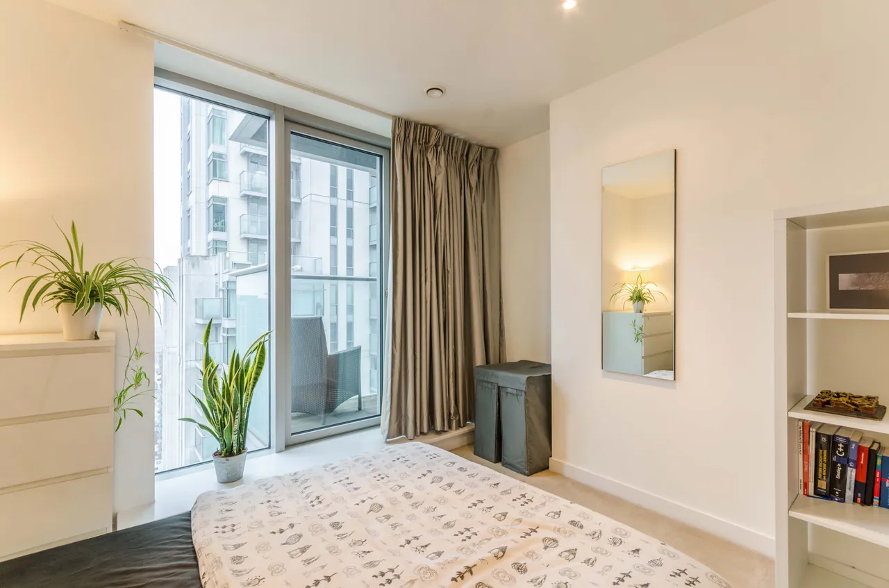 Flat 3302, 3 Pan Peninsula Square, London, photo 4