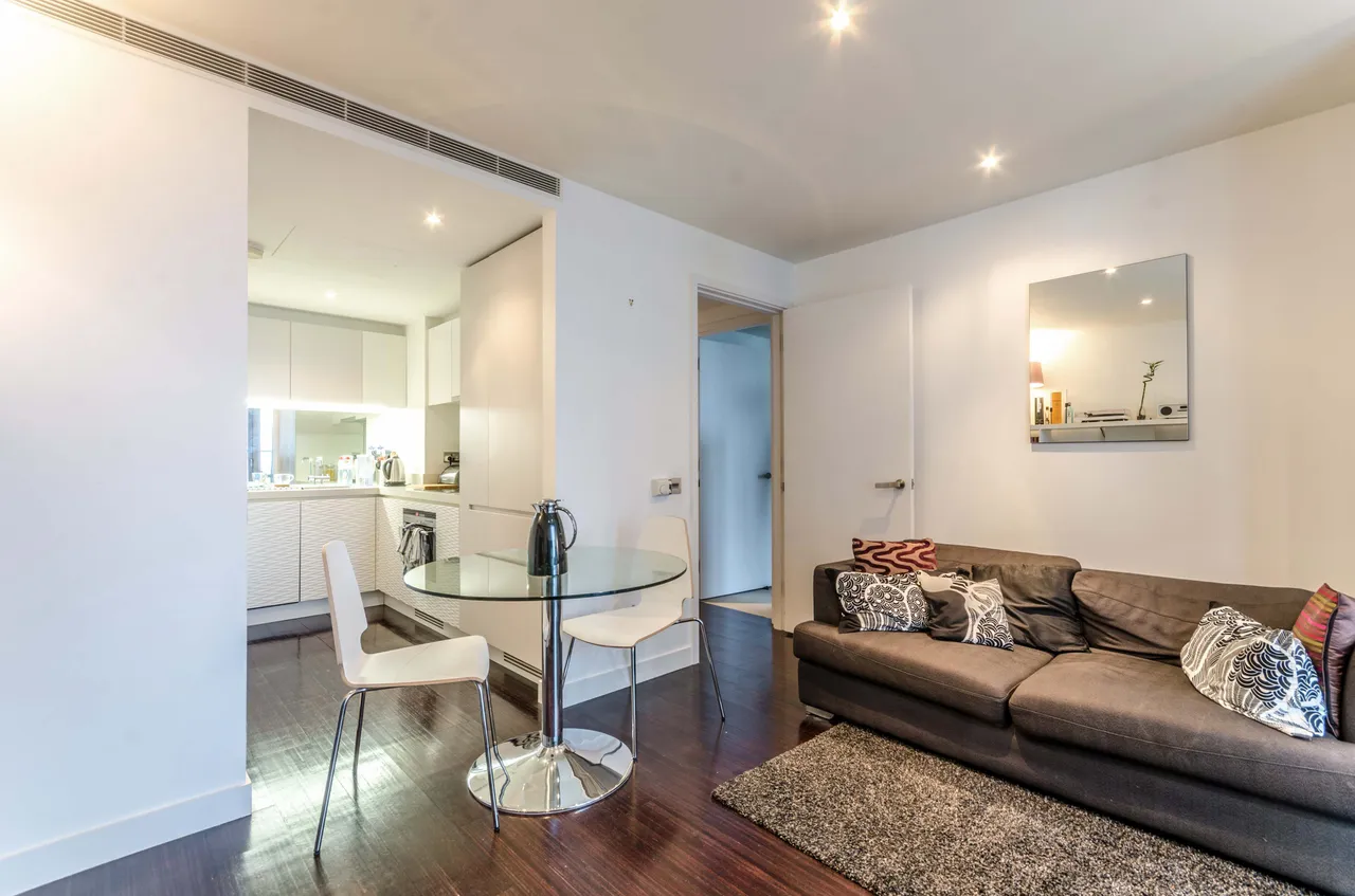 Flat 3302, 3 Pan Peninsula Square, London, photo 3