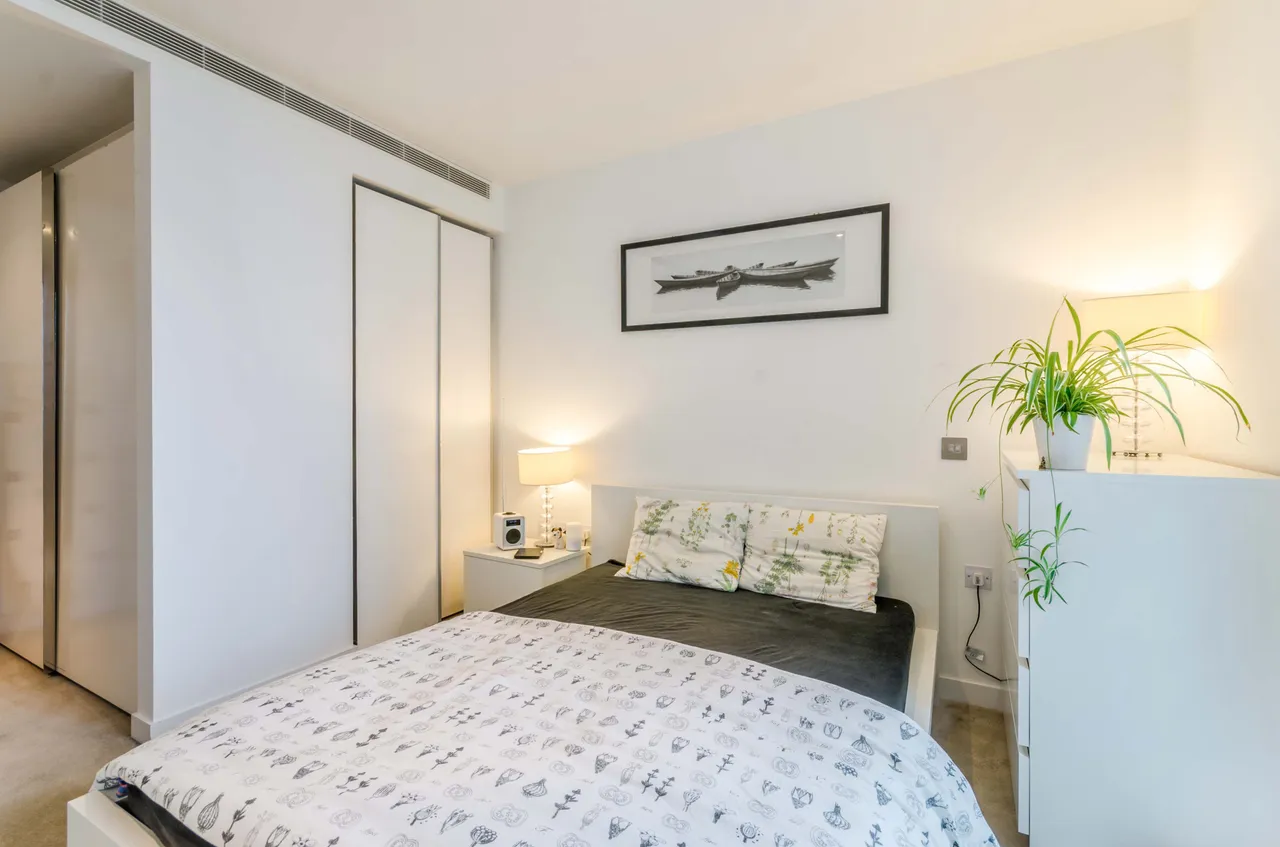 Flat 3302, 3 Pan Peninsula Square, London, photo 7