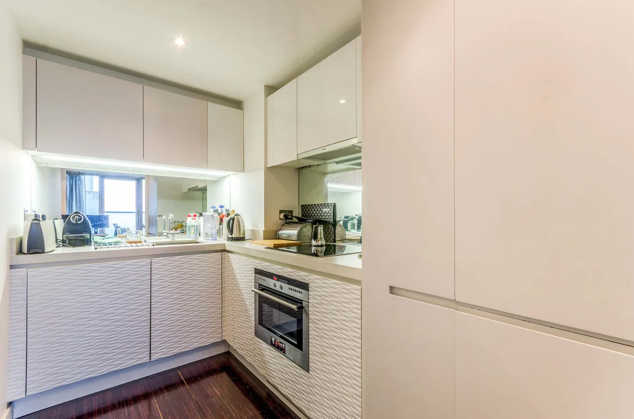 Flat 3302, 3 Pan Peninsula Square, London, photo 6