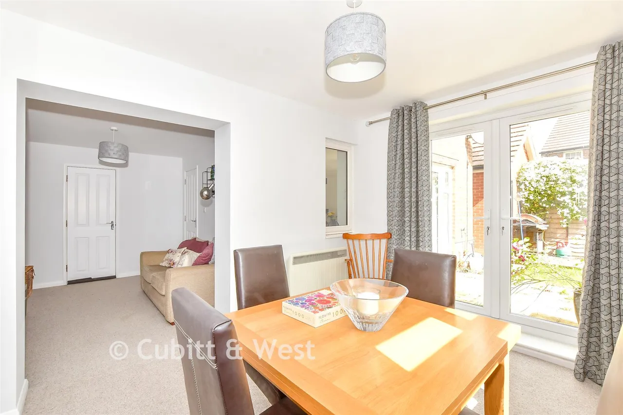Whiteland Way, Clanfield, PO8, photo 5