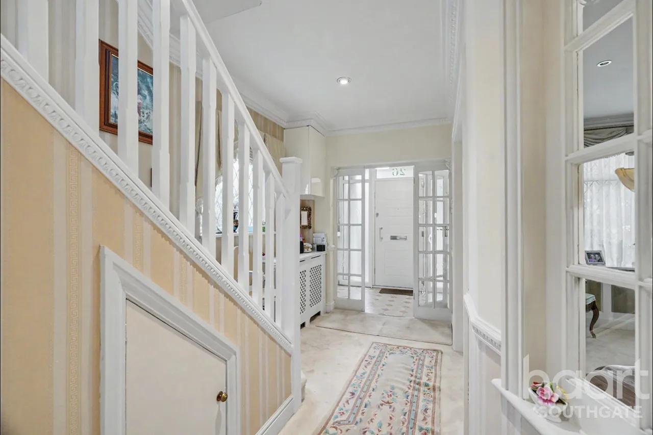 Chase Road, London, N14, photo 18