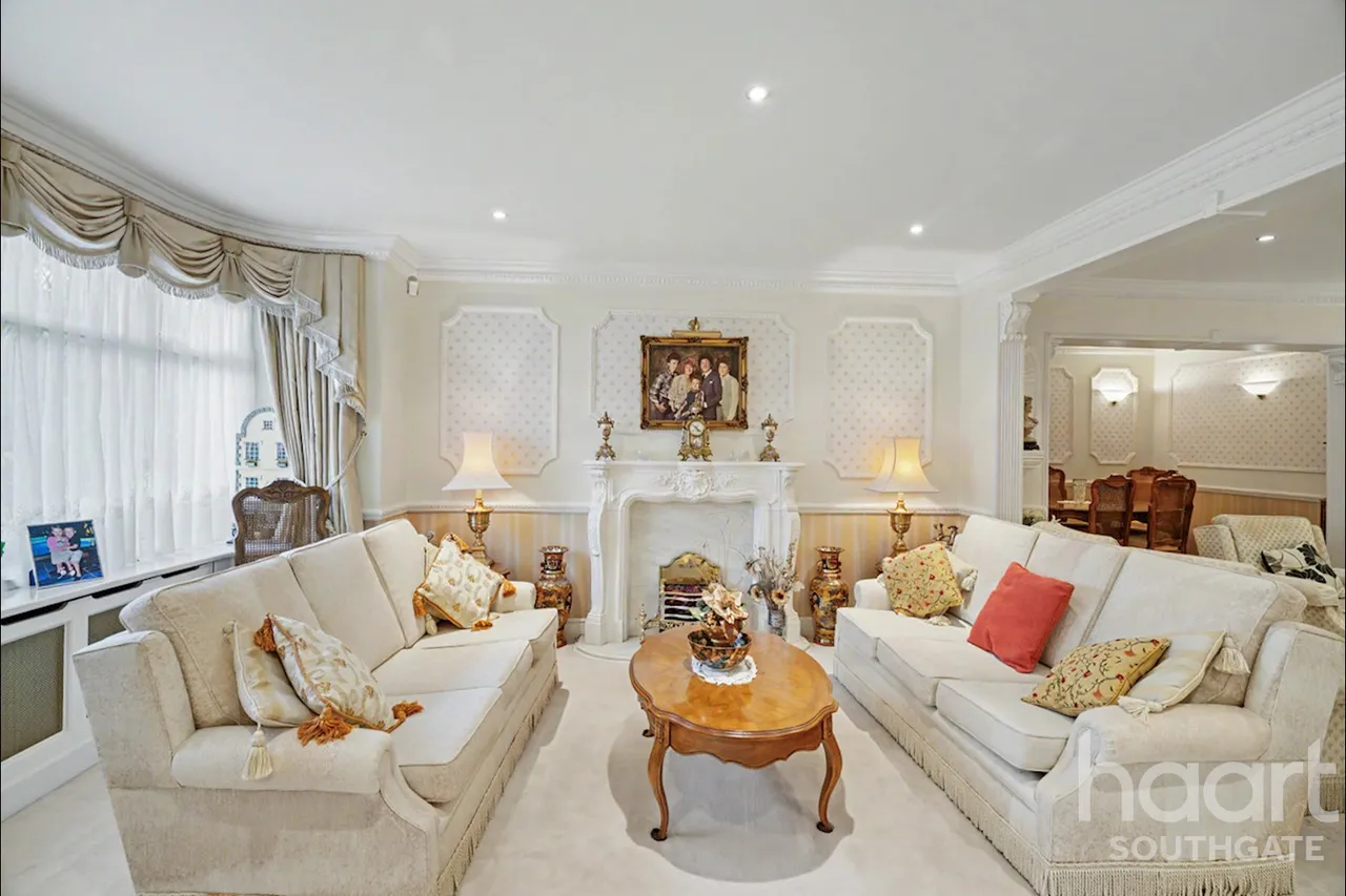 Chase Road, London, N14, photo 10