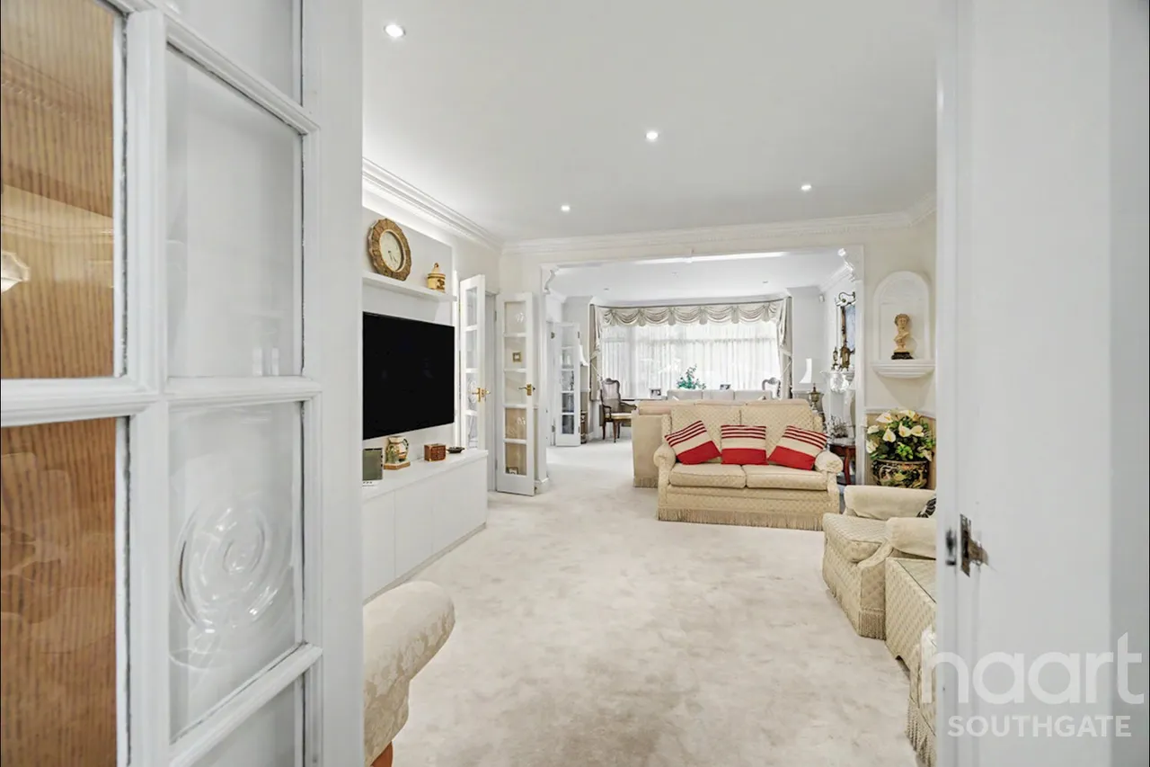 Chase Road, London, N14, photo 17