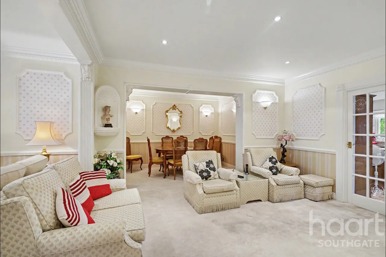 Chase Road, London, N14, photo 11