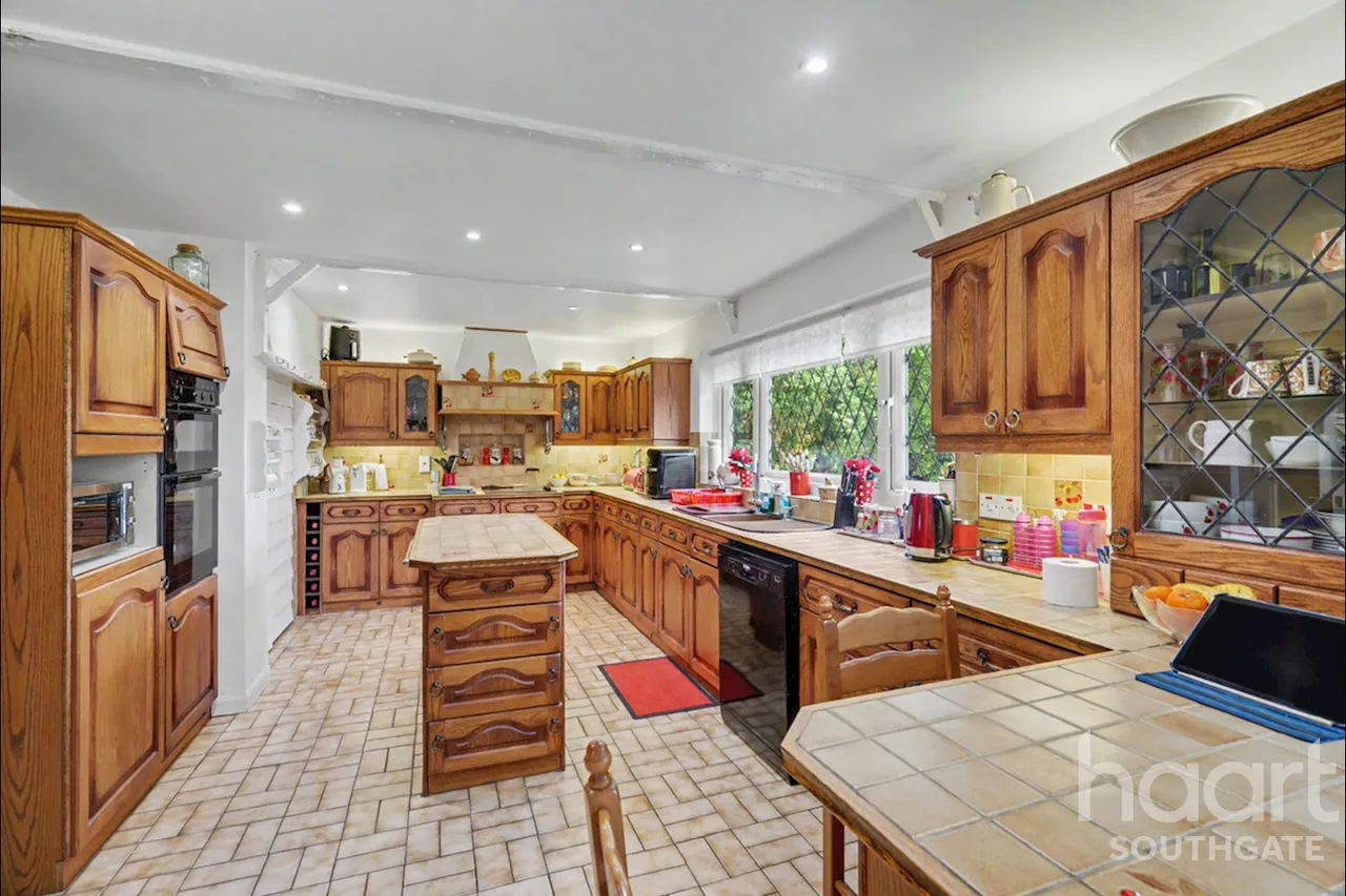 Chase Road, London, N14, photo 20