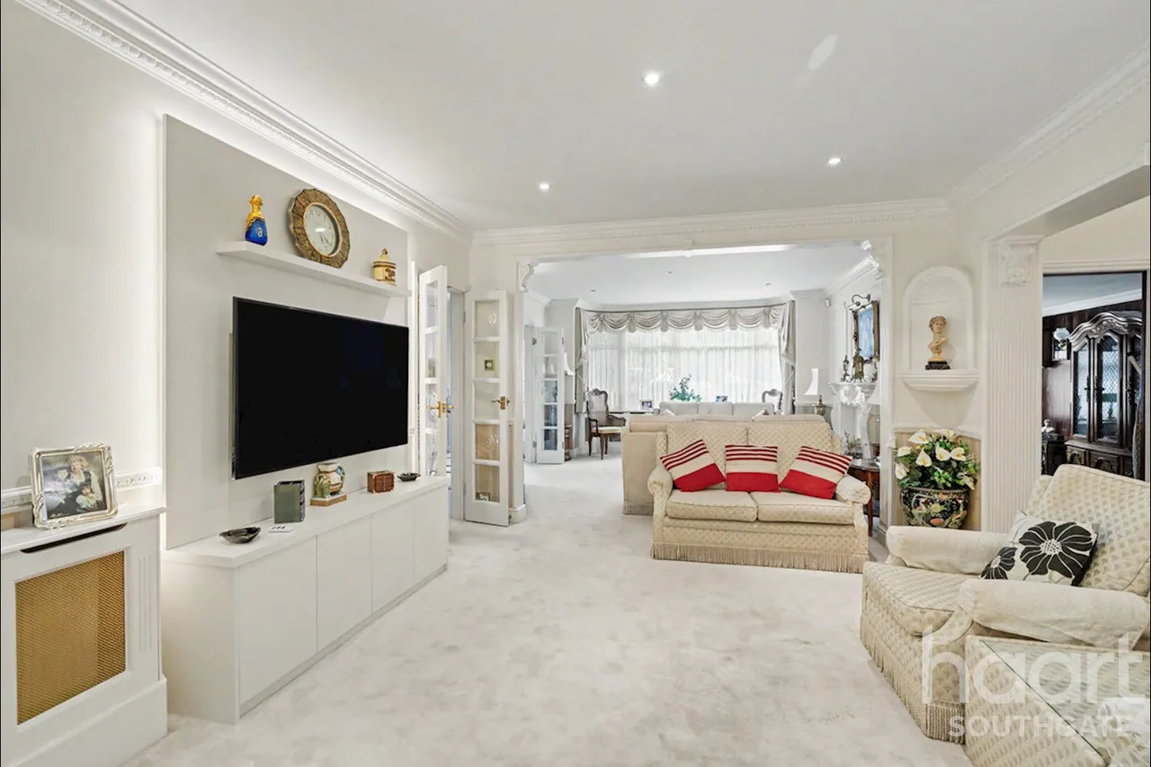 Chase Road, London, N14, photo 13