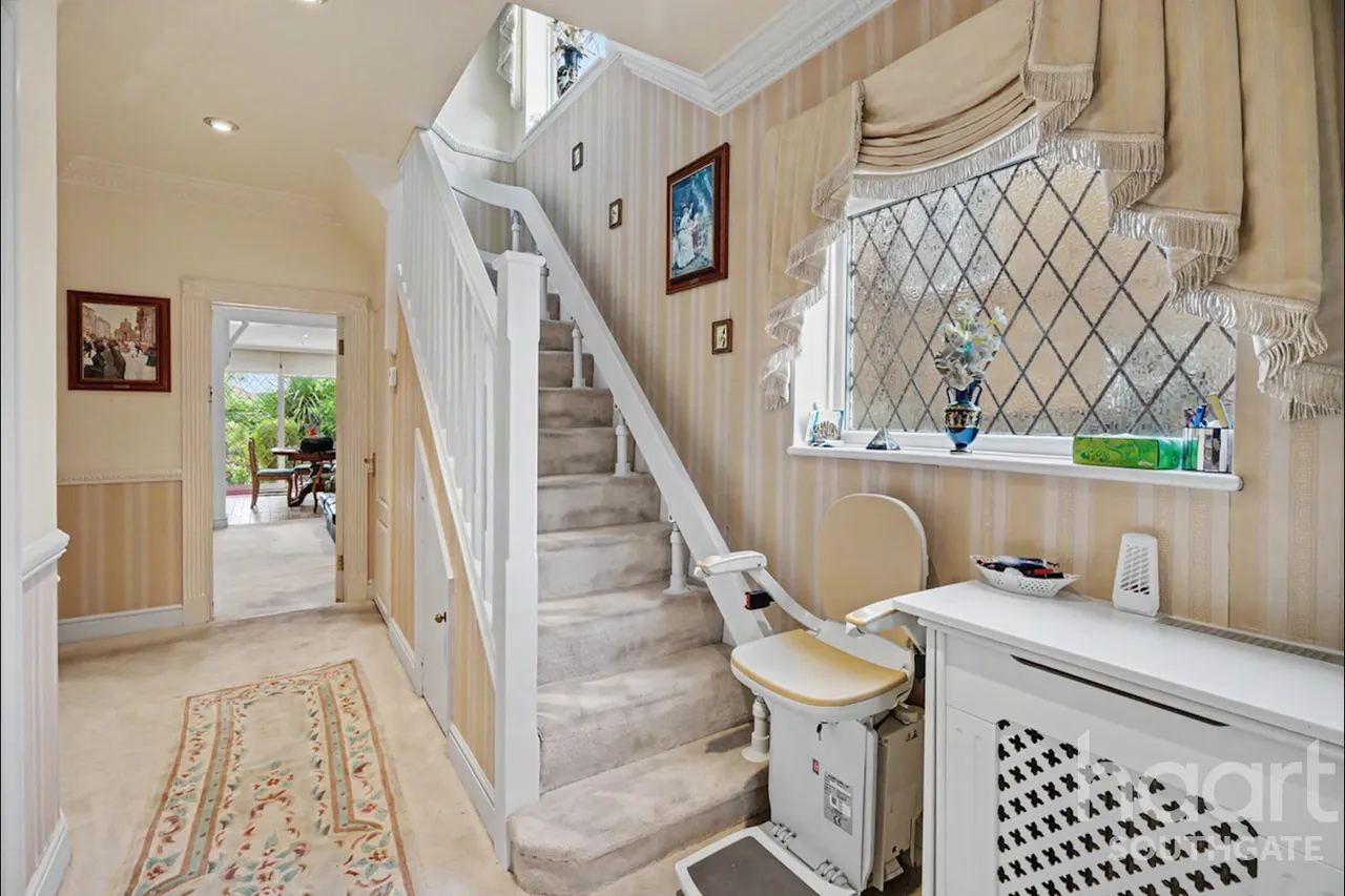 Chase Road, London, N14, photo 8