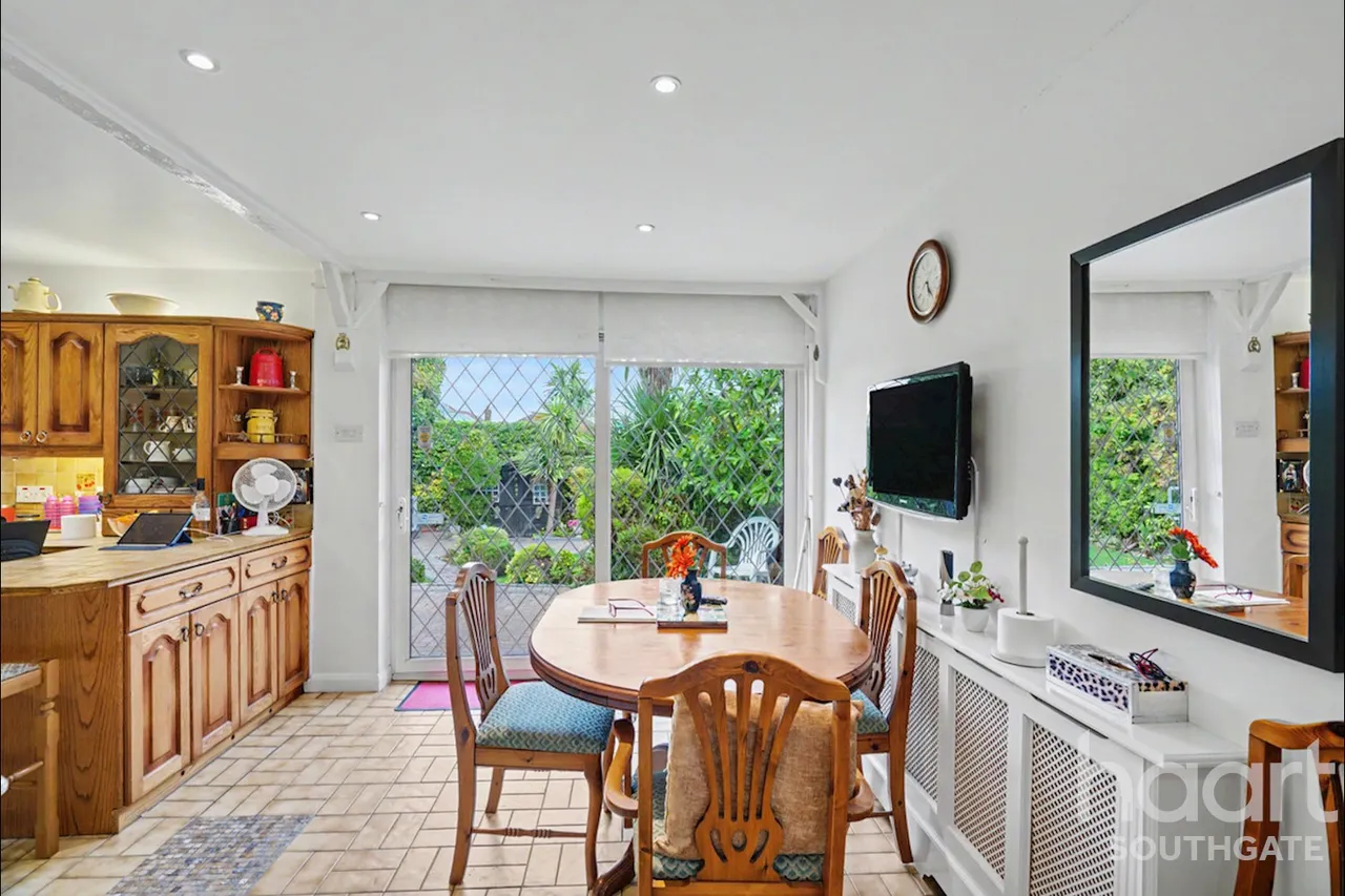 Chase Road, London, N14, photo 24