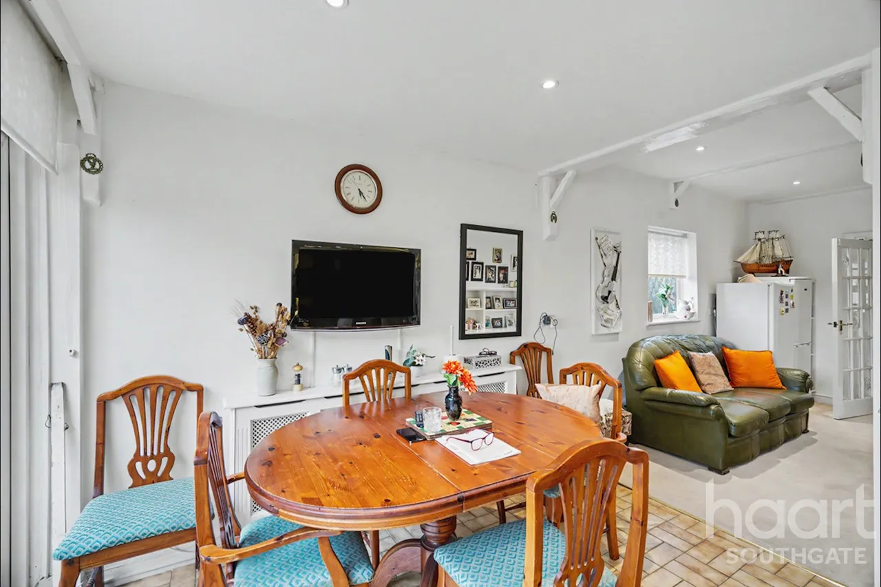 Chase Road, London, N14, photo 23