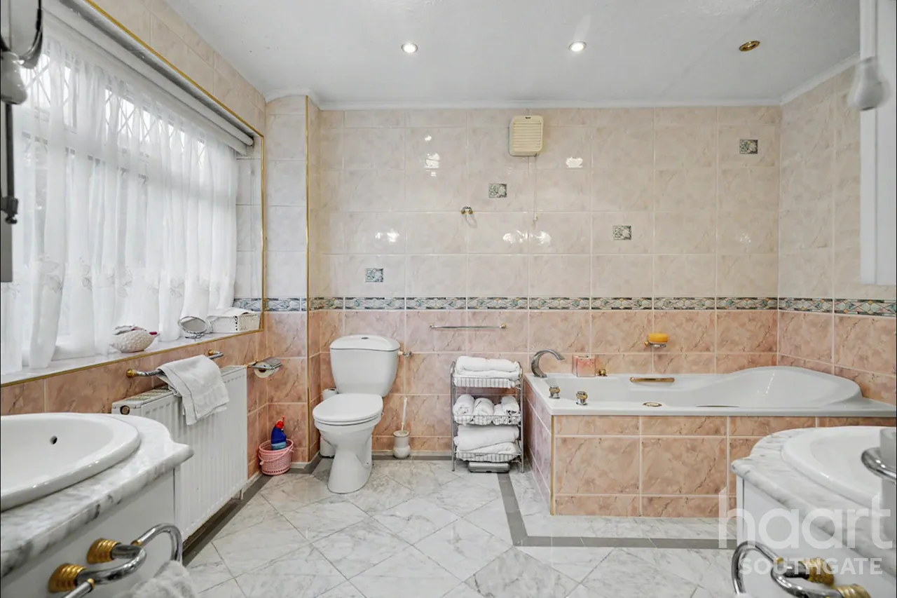 Chase Road, London, N14, photo 35