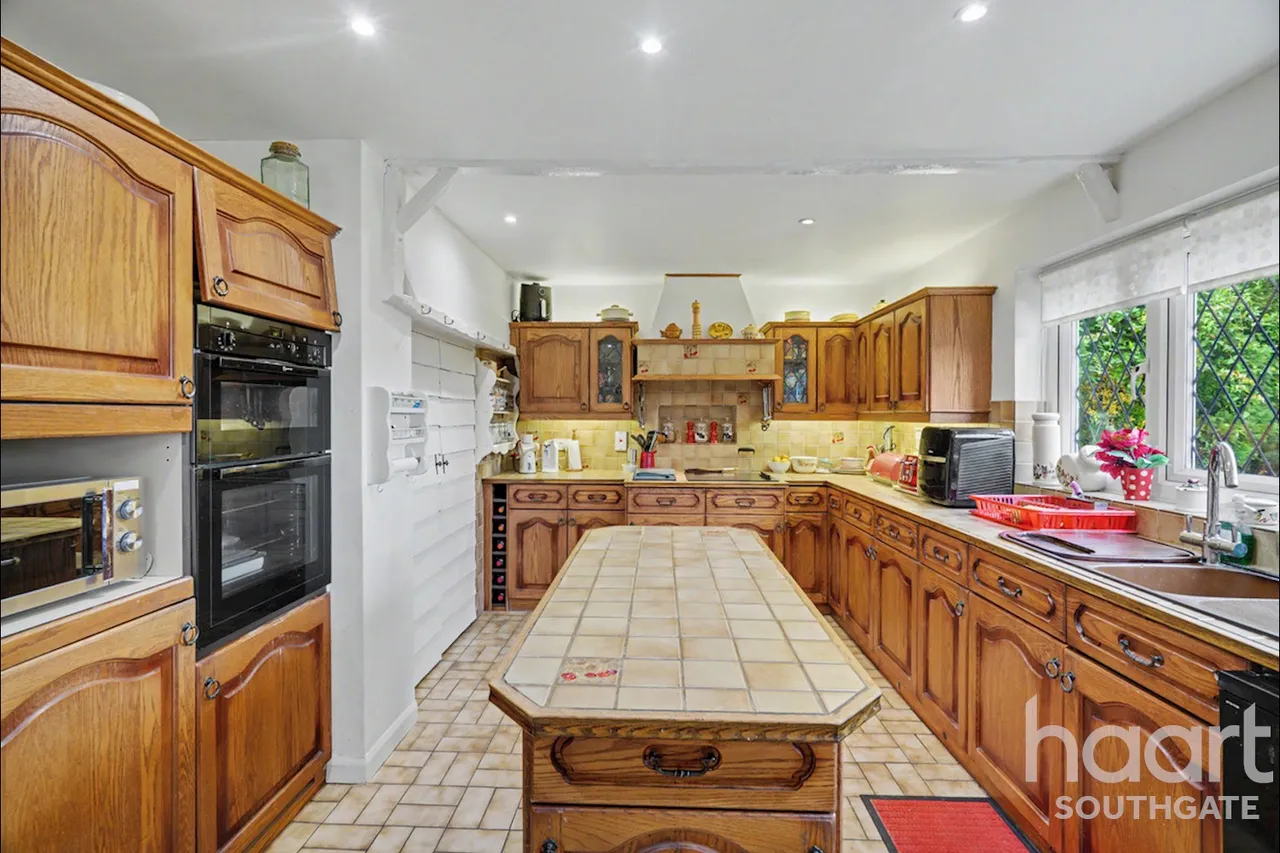 Chase Road, London, N14, photo 21