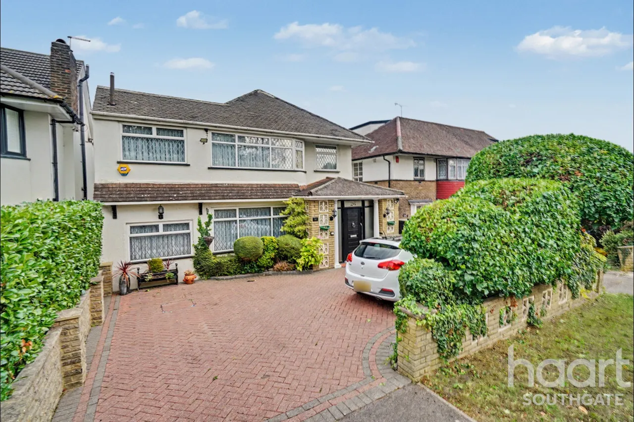 4 bed house for sale, Chase Road, London, N14