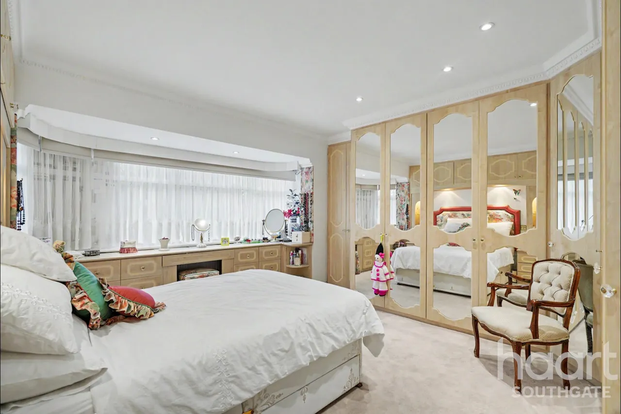 Chase Road, London, N14, photo 32