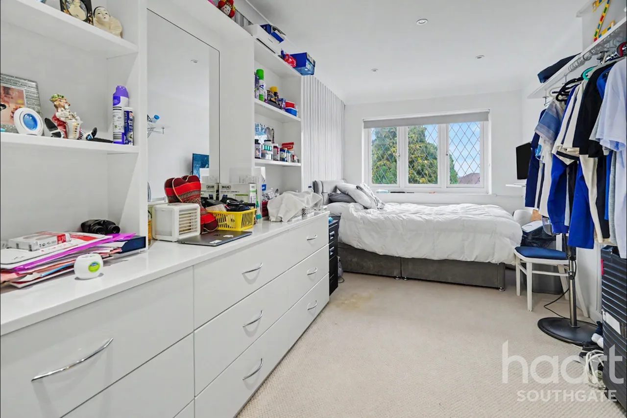 Chase Road, London, N14, photo 41