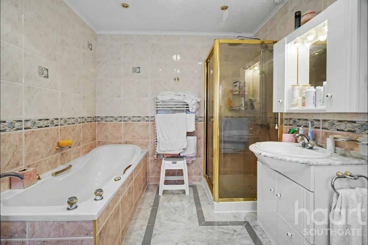 Chase Road, London, N14, photo 36