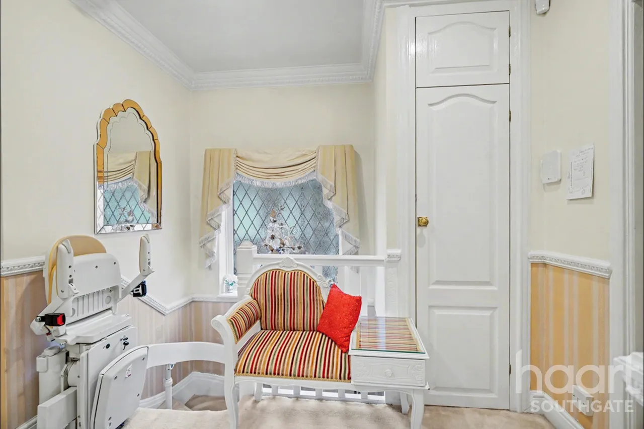 Chase Road, London, N14, photo 31