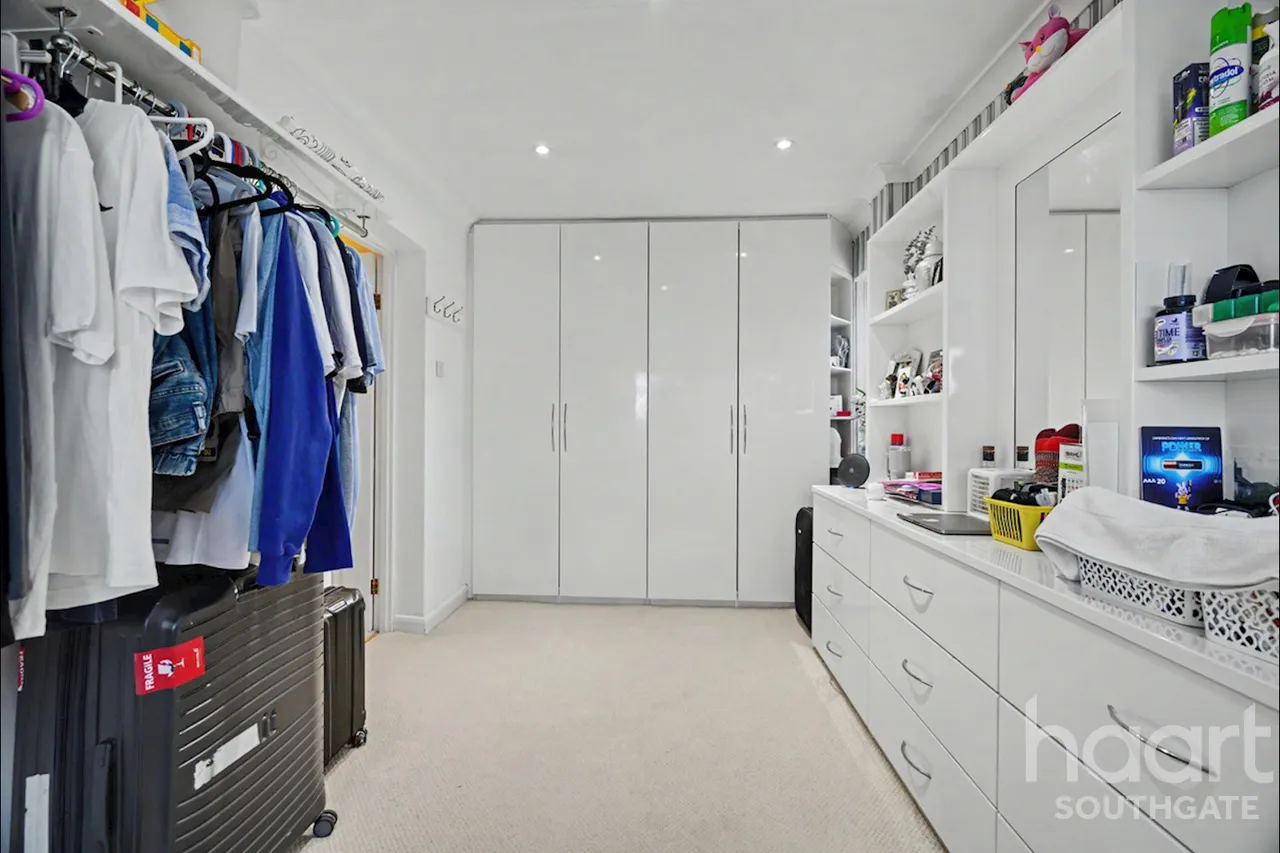 Chase Road, London, N14, photo 42