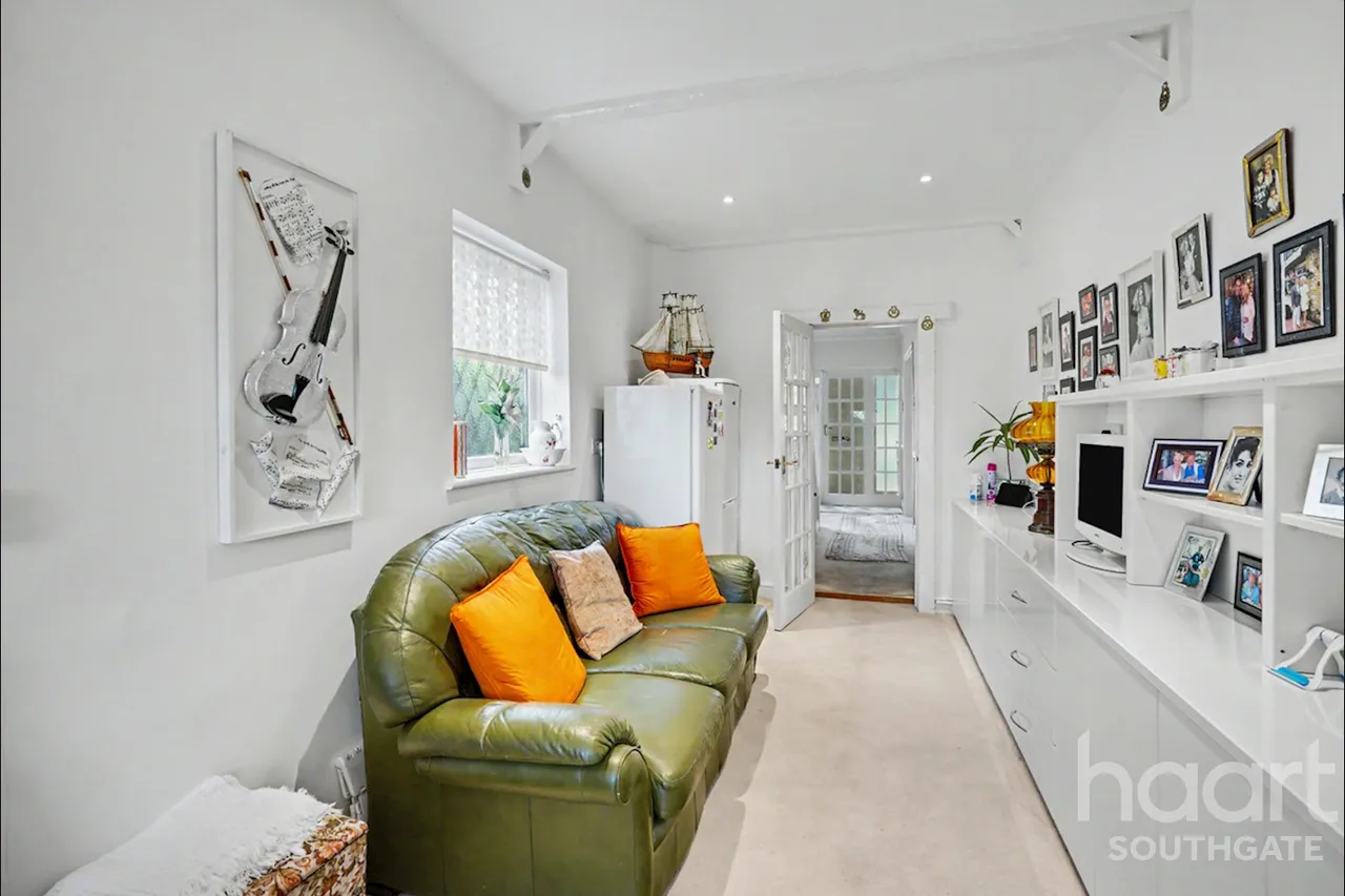 Chase Road, London, N14, photo 19