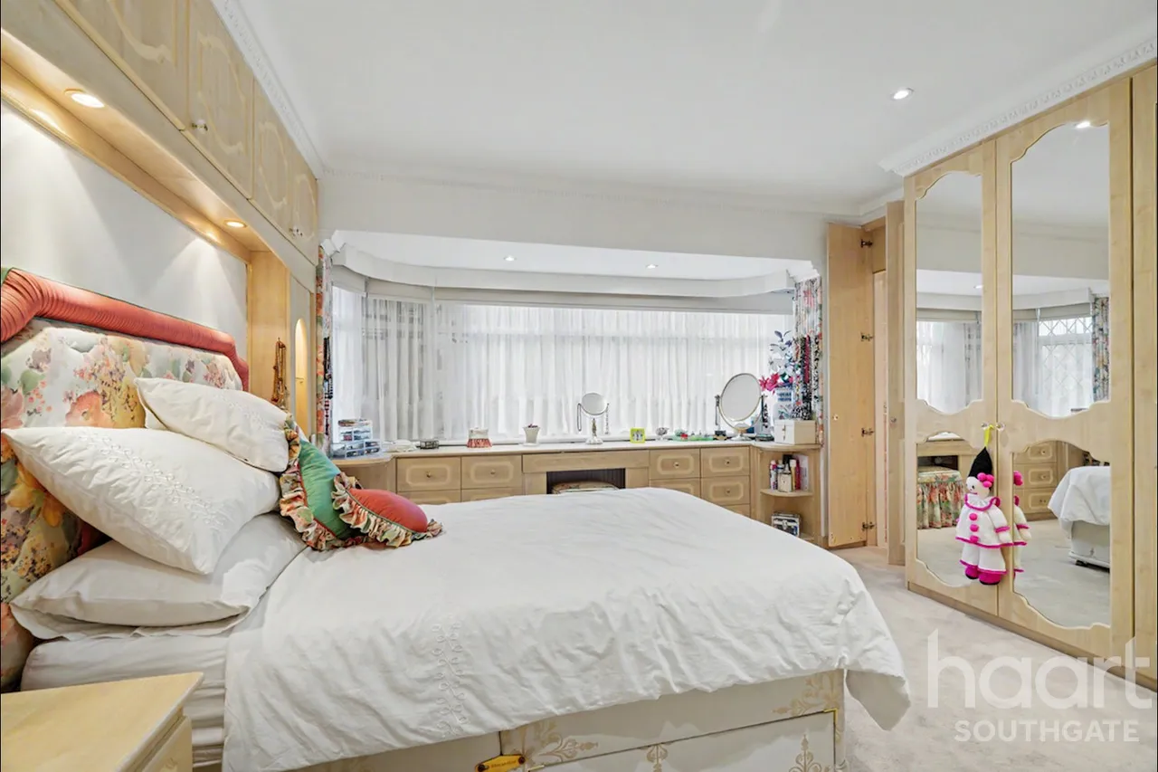 Chase Road, London, N14, photo 38