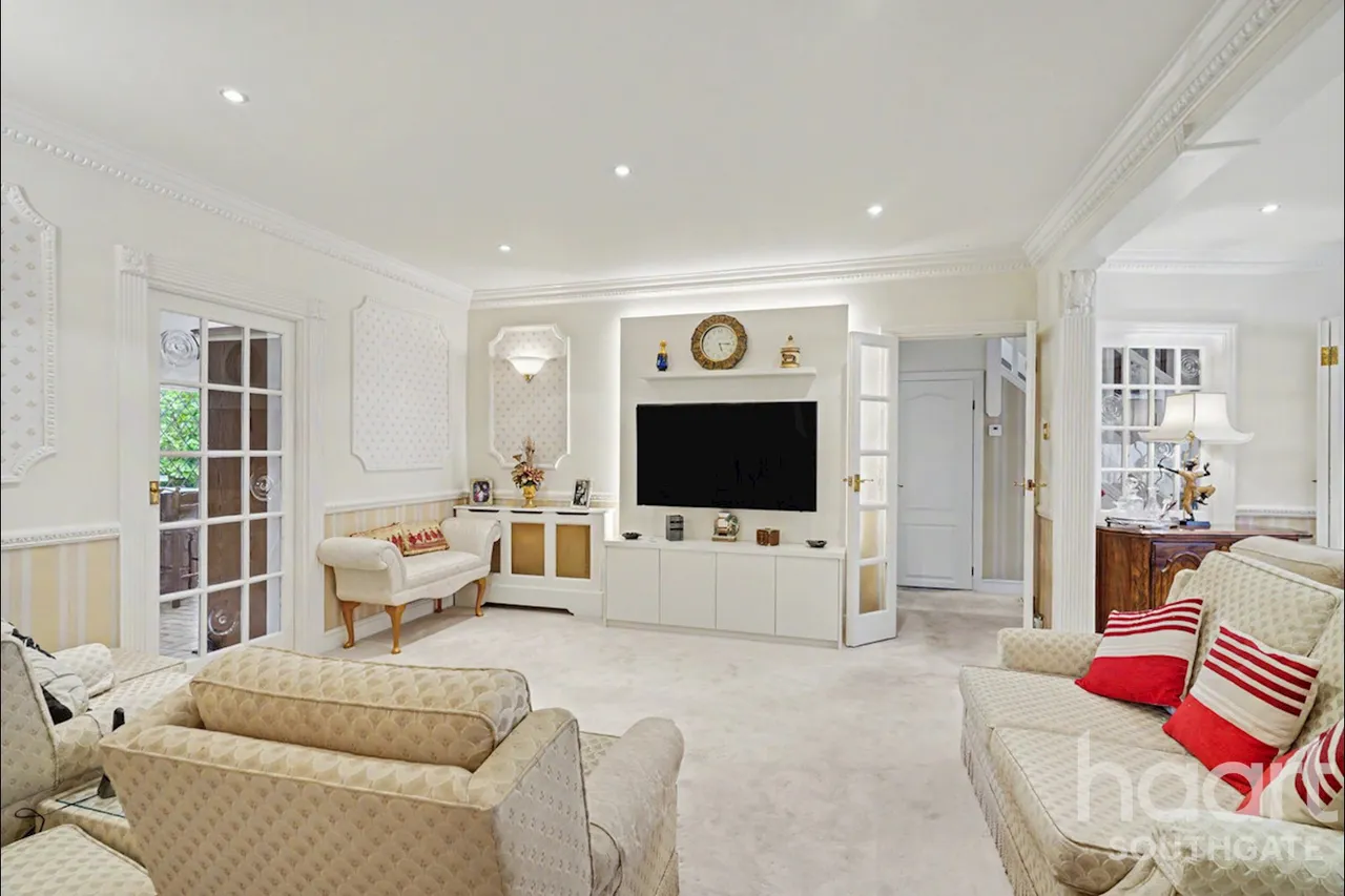Chase Road, London, N14, photo 3