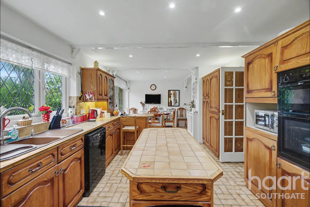 Chase Road, London, N14, photo 16