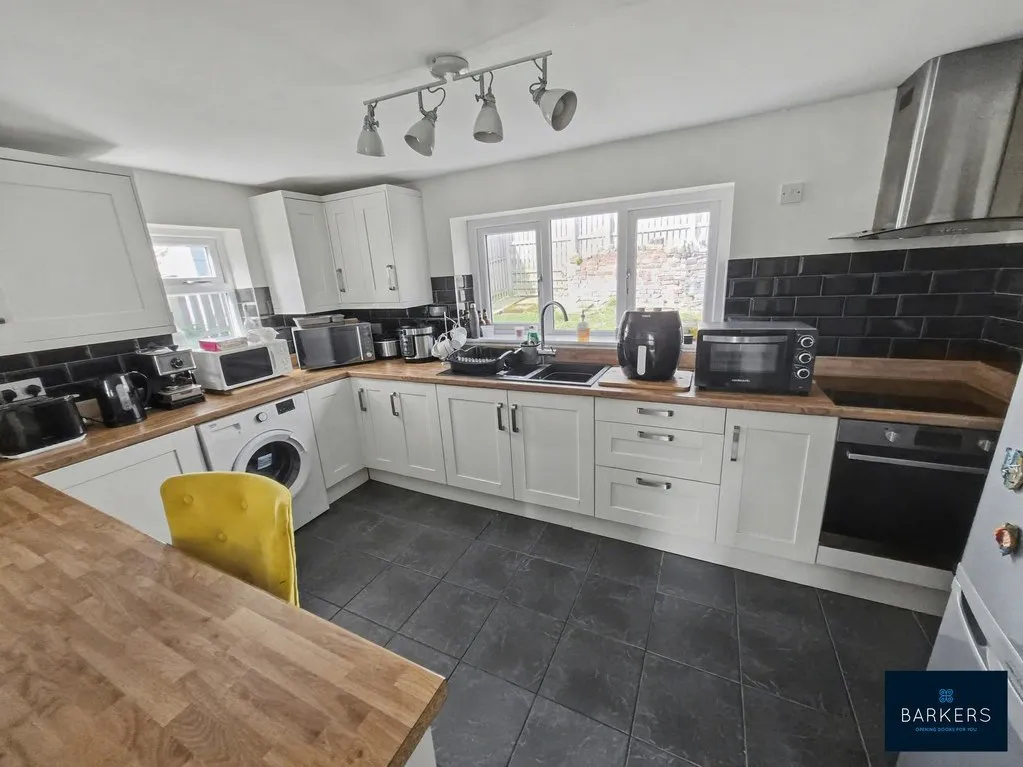 Shetcliffe Lane, Bradford BD4 6DB, photo 4