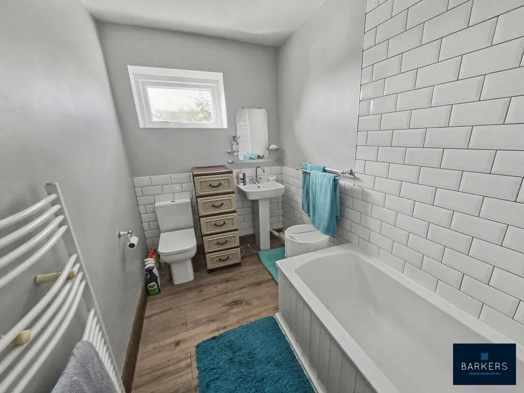 Shetcliffe Lane, Bradford BD4 6DB, photo 9