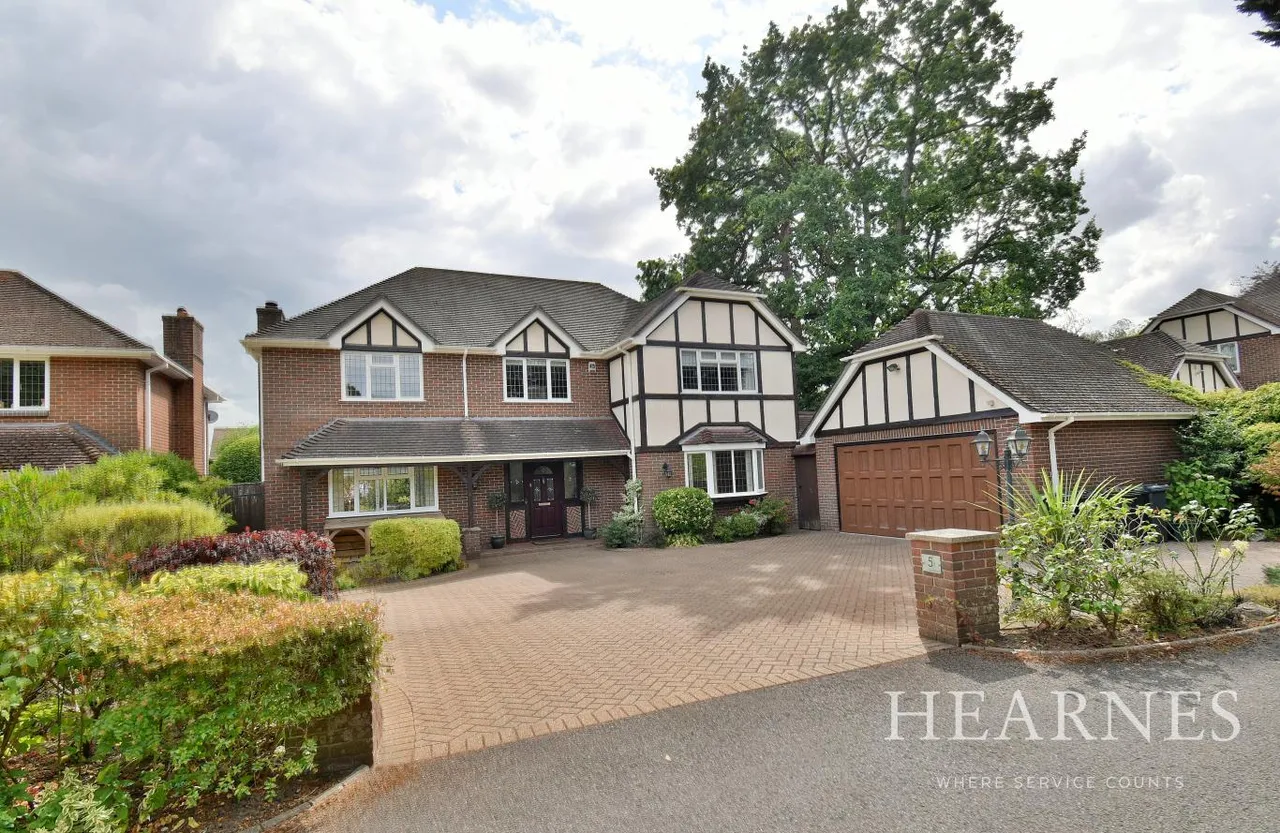 4 bed house for sale, Pinewood Road, BH22