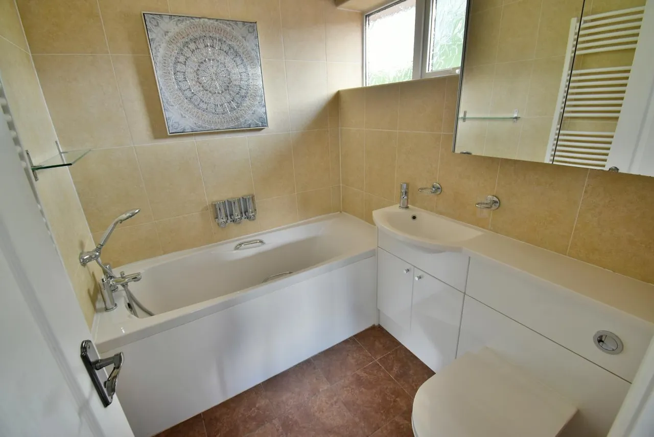 Pinewood Road, BH22, photo 14