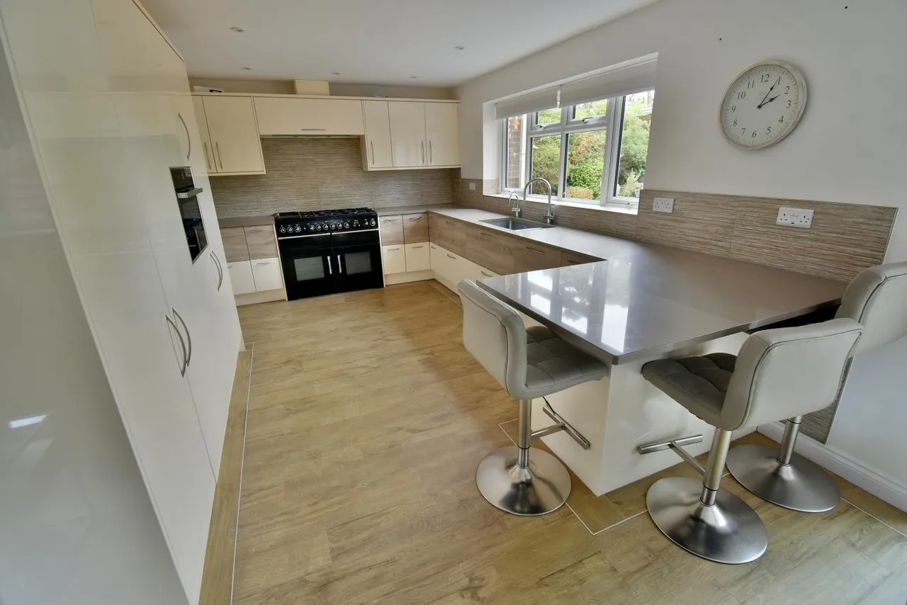Pinewood Road, BH22, photo 4