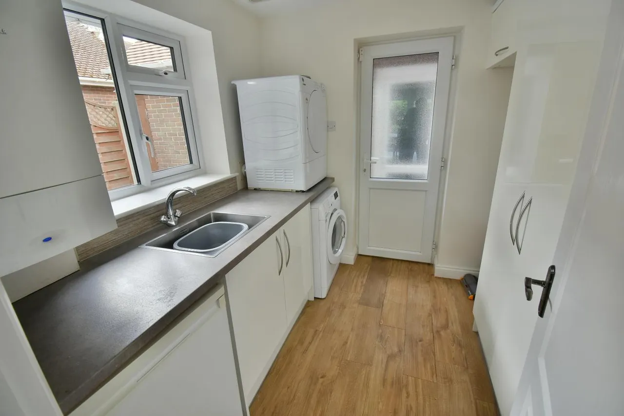 Pinewood Road, BH22, photo 7
