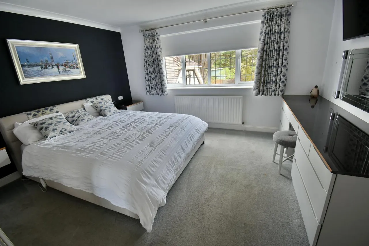 Pinewood Road, BH22, photo 13