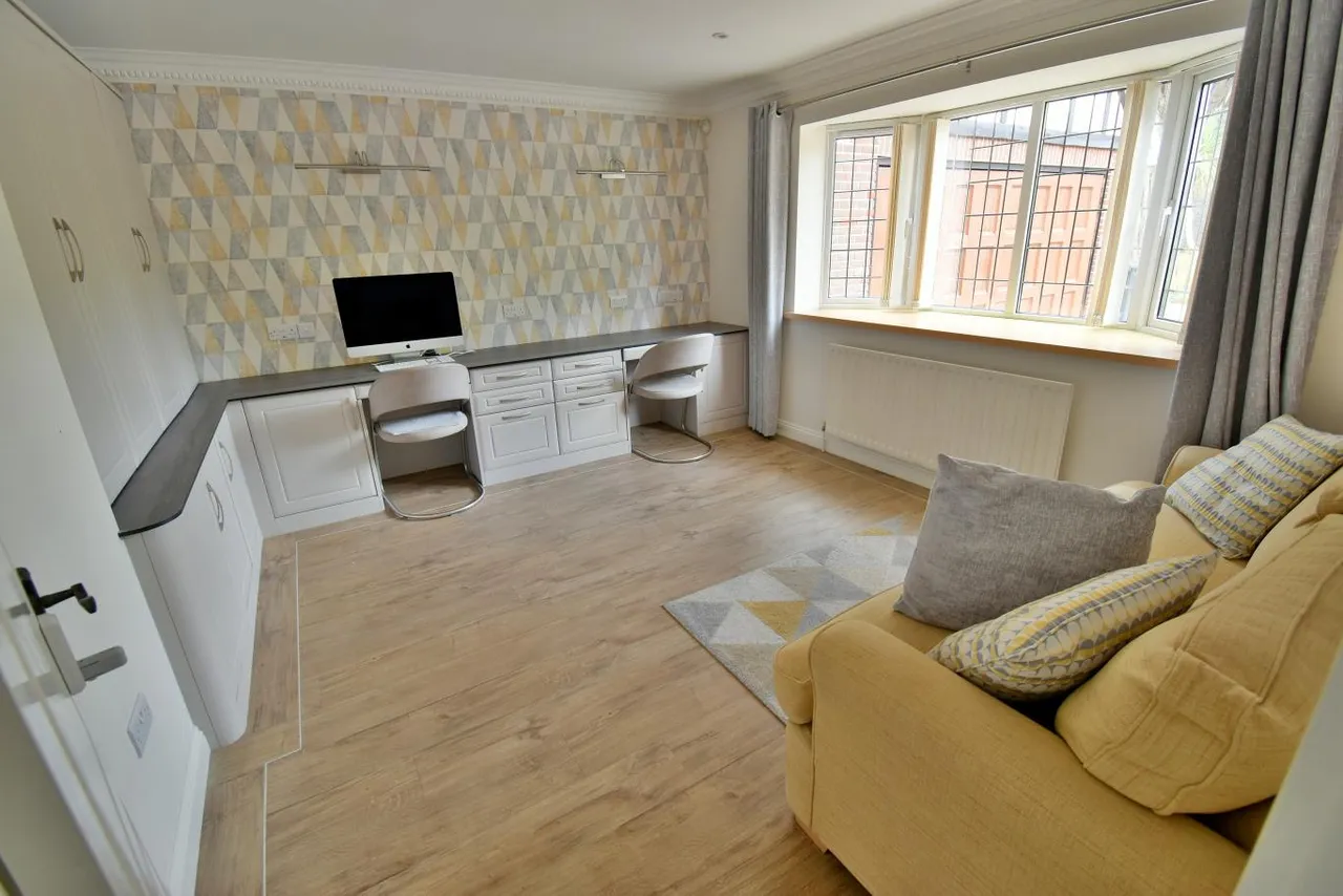 Pinewood Road, BH22, photo 10