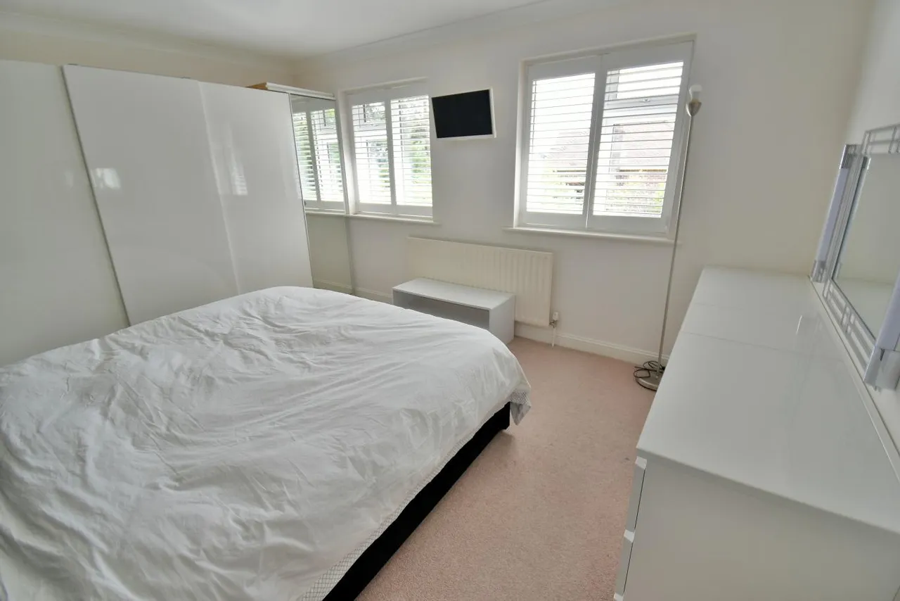 Pinewood Road, BH22, photo 17