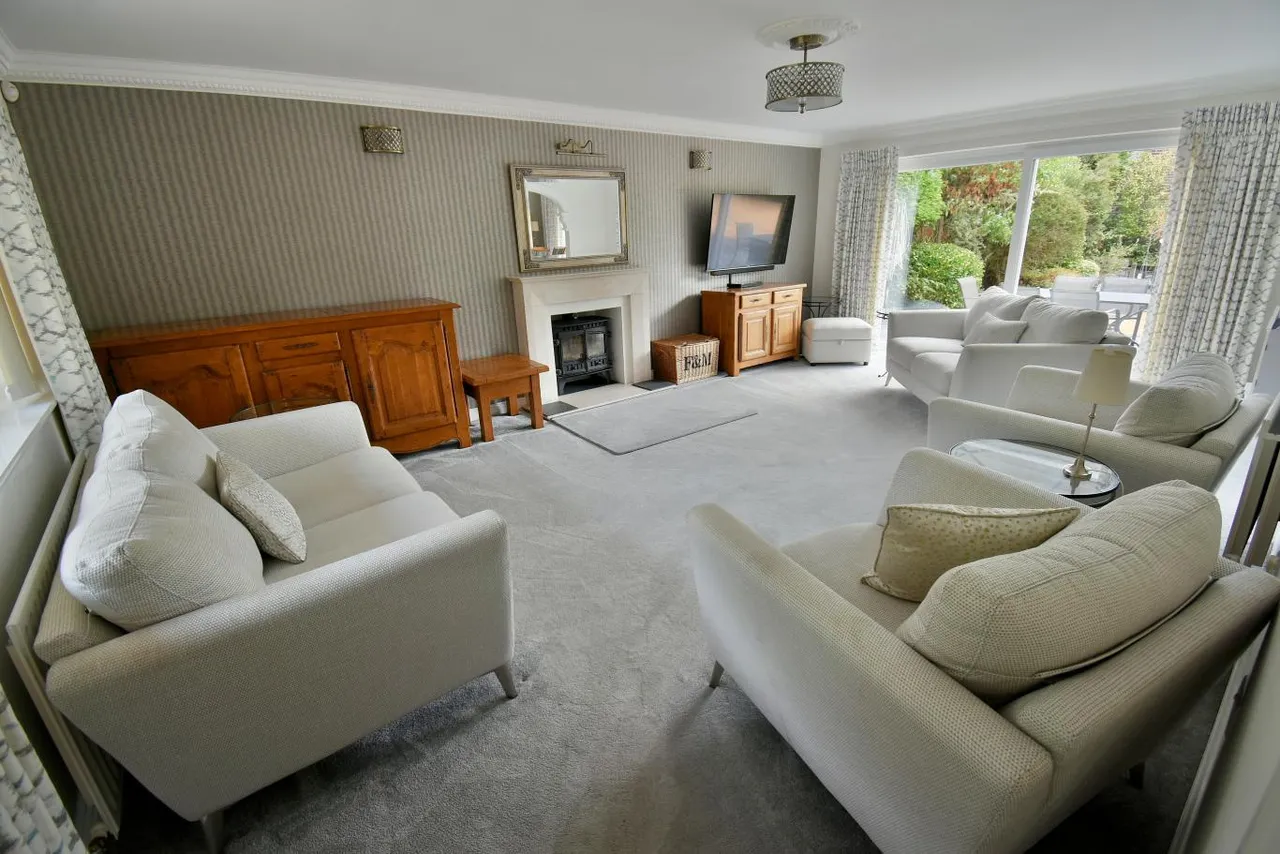 Pinewood Road, BH22, photo 8