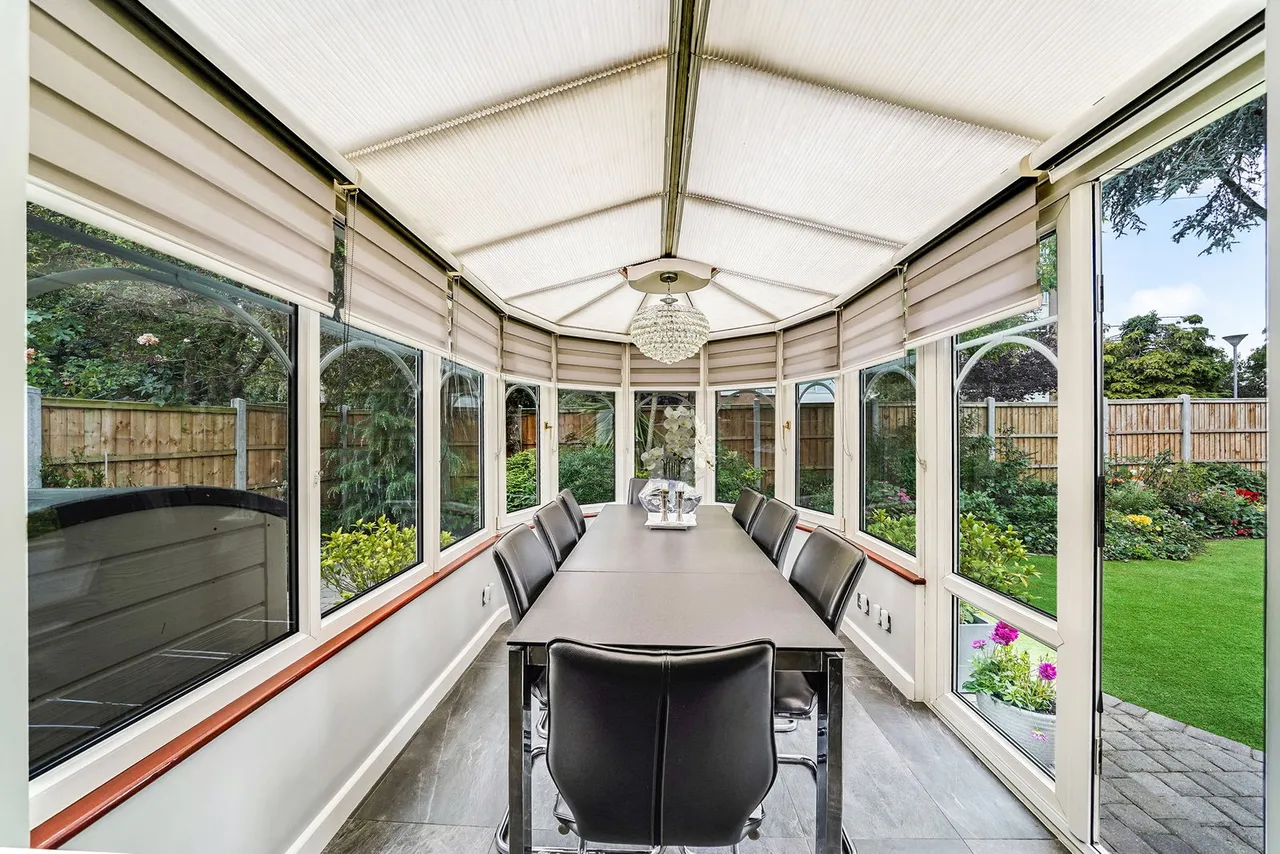Canterbury Close, Chigwell, IG7, photo 9
