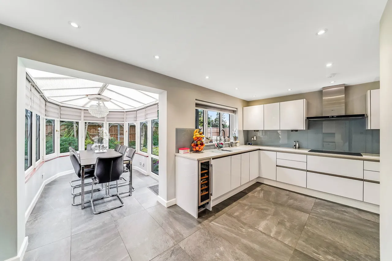 Canterbury Close, Chigwell, IG7, photo 3