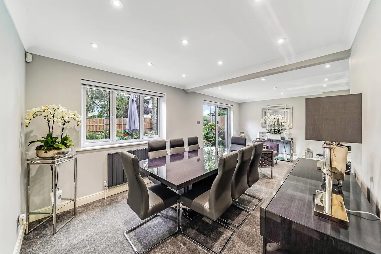 Canterbury Close, Chigwell, IG7, photo 8