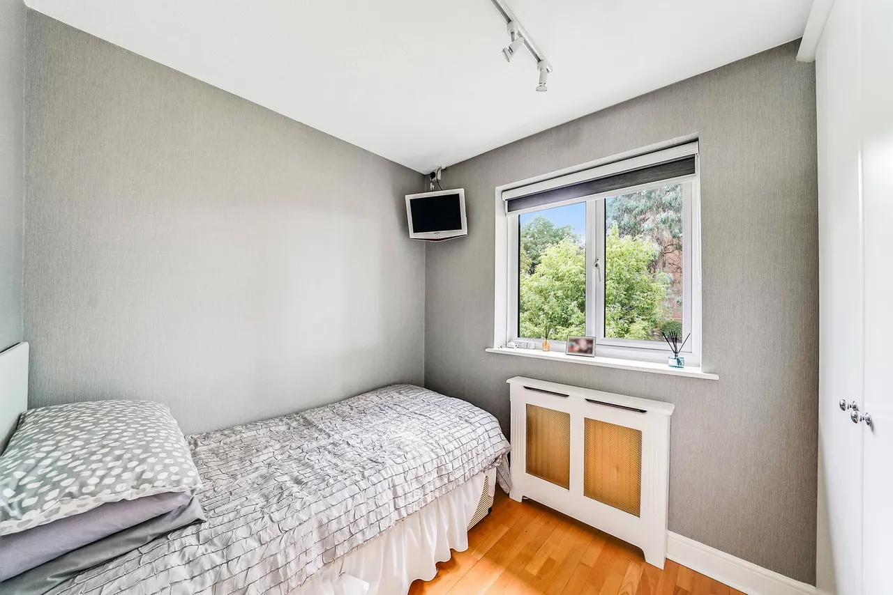 Canterbury Close, Chigwell, IG7, photo 18