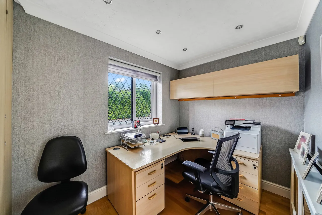 Canterbury Close, Chigwell, IG7, photo 11