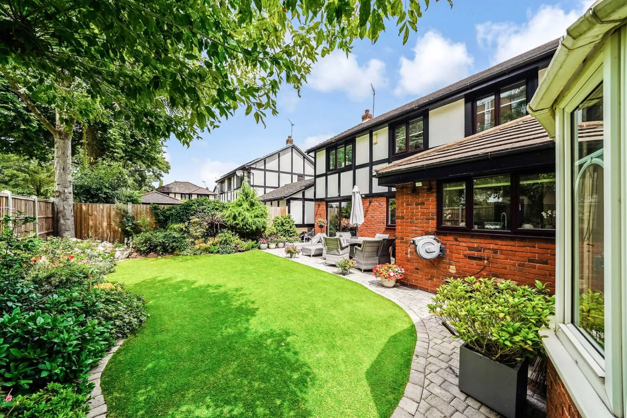 4 bed house for sale, Canterbury Close, Chigwell, IG7