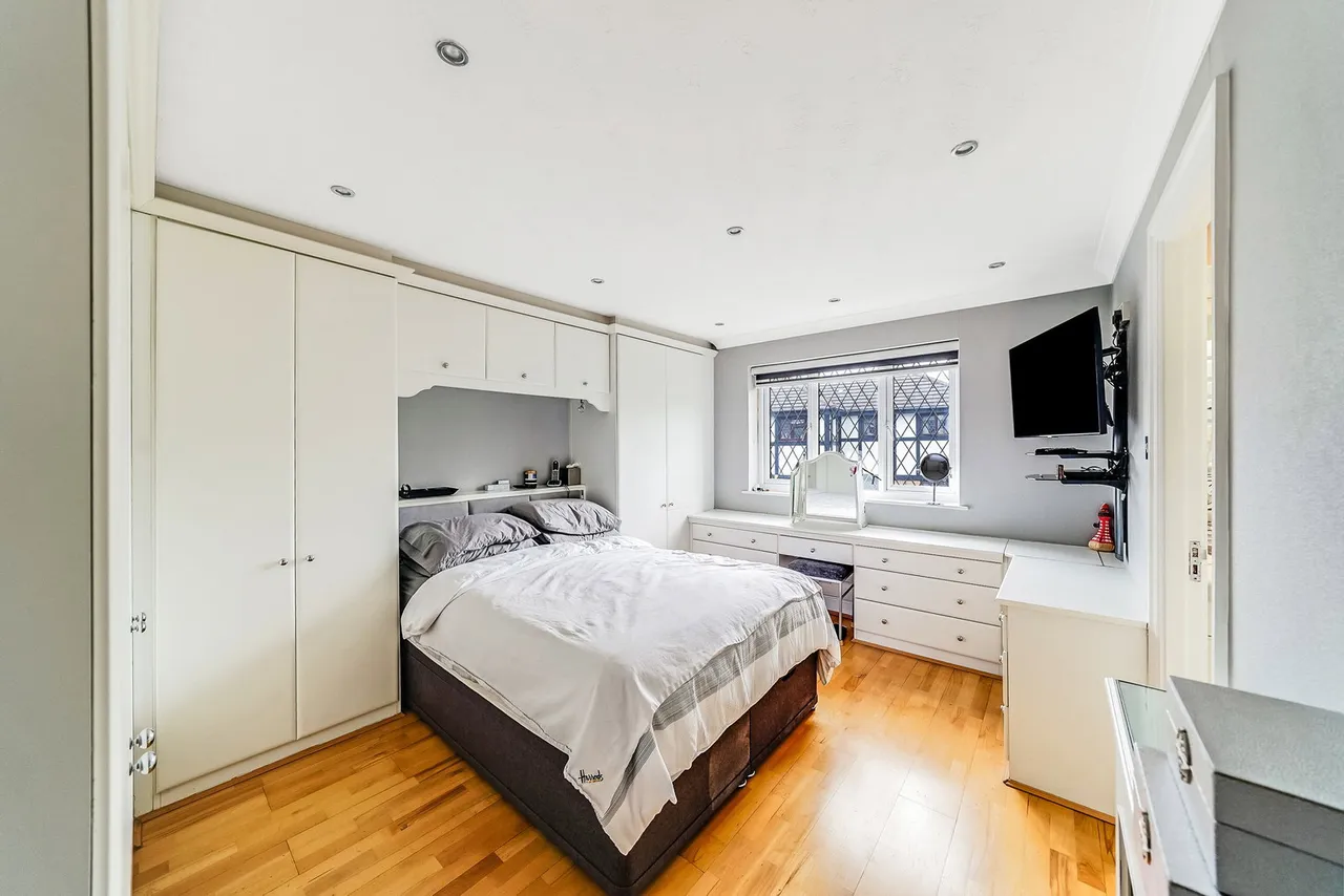 Canterbury Close, Chigwell, IG7, photo 14