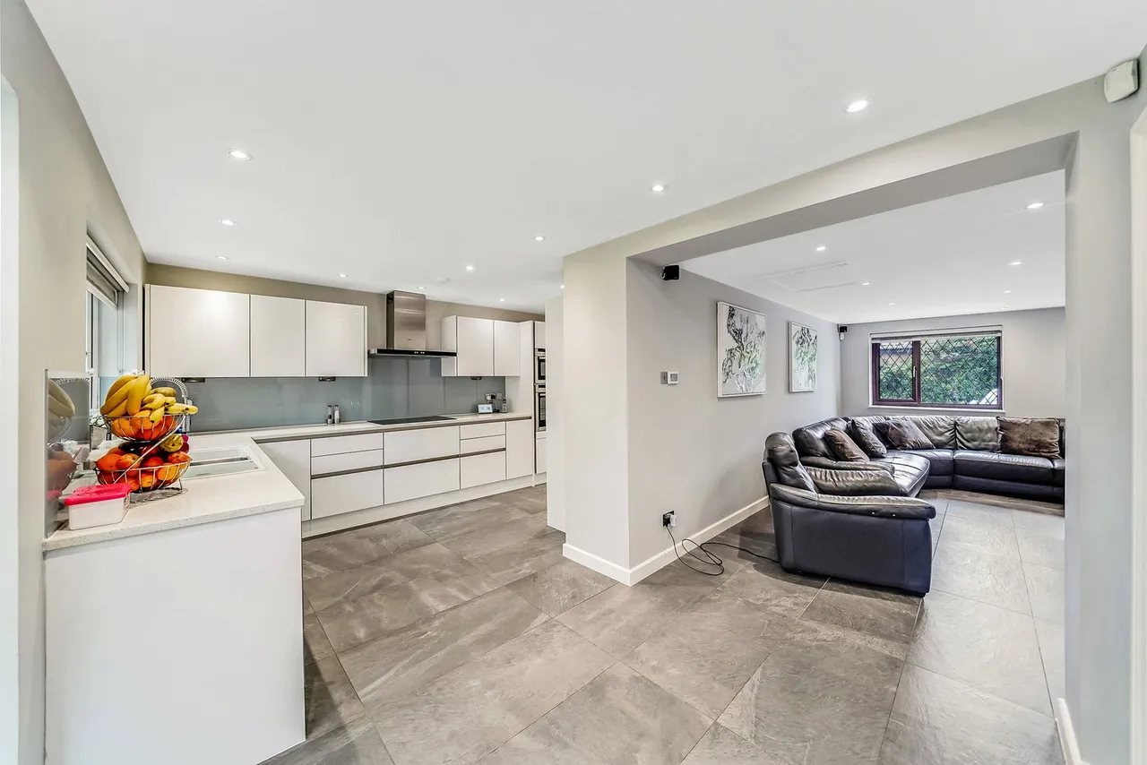 Canterbury Close, Chigwell, IG7, photo 4