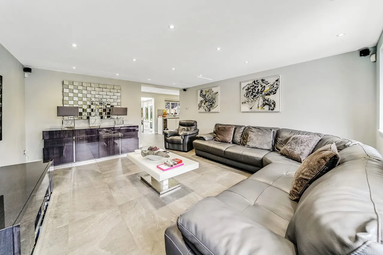 Canterbury Close, Chigwell, IG7, photo 5